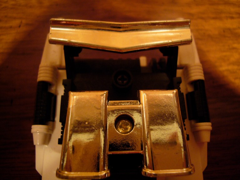 Oh how this chrome sparkles so... The plastic underneath the chrome on this one is white too, unlike some other Police Streakers, which are sometimes red instead. Re-using those DK-1 spoilers, eh?